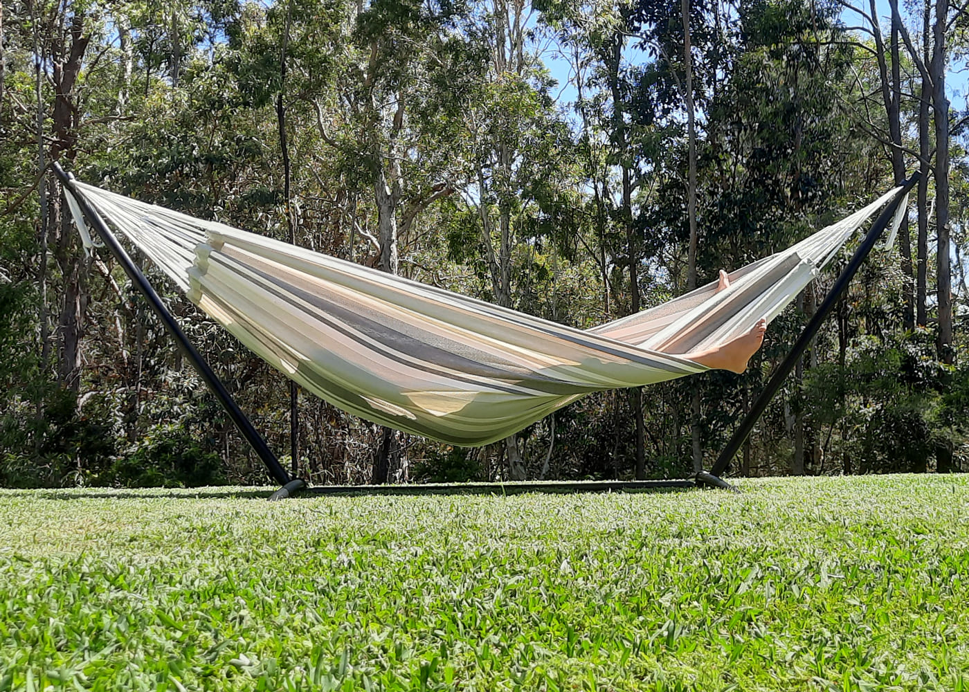 hassle-free-setup-the-easiest-to-assemble-metal-hammock-stands