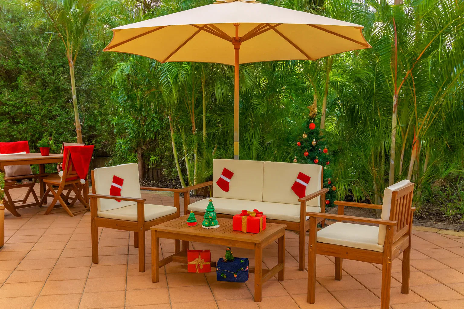 Christmas in 35°C—Outdoor Dining That Beats the Heat