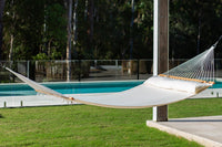 king-size-cream-coloured-quilted-spreader-bar-hammock-closer-look