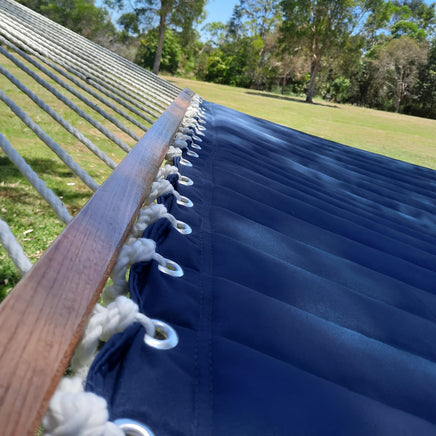 king-size-sapphire-coloured-quilted-spreader-bar-hammock-fsc-certified-wood