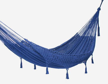 deluxe-queen-outdoor-cotton-hammock-in-blue-white-bg