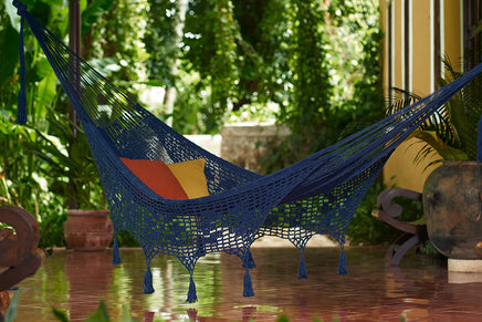 deluxe-queen-outdoor-cotton-hammock-in-blue